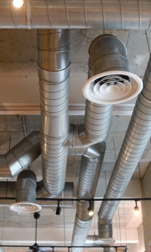 imagen instalación de aire acondicionado y climatización en viviendas, negocios e industria en Madrid y toda España